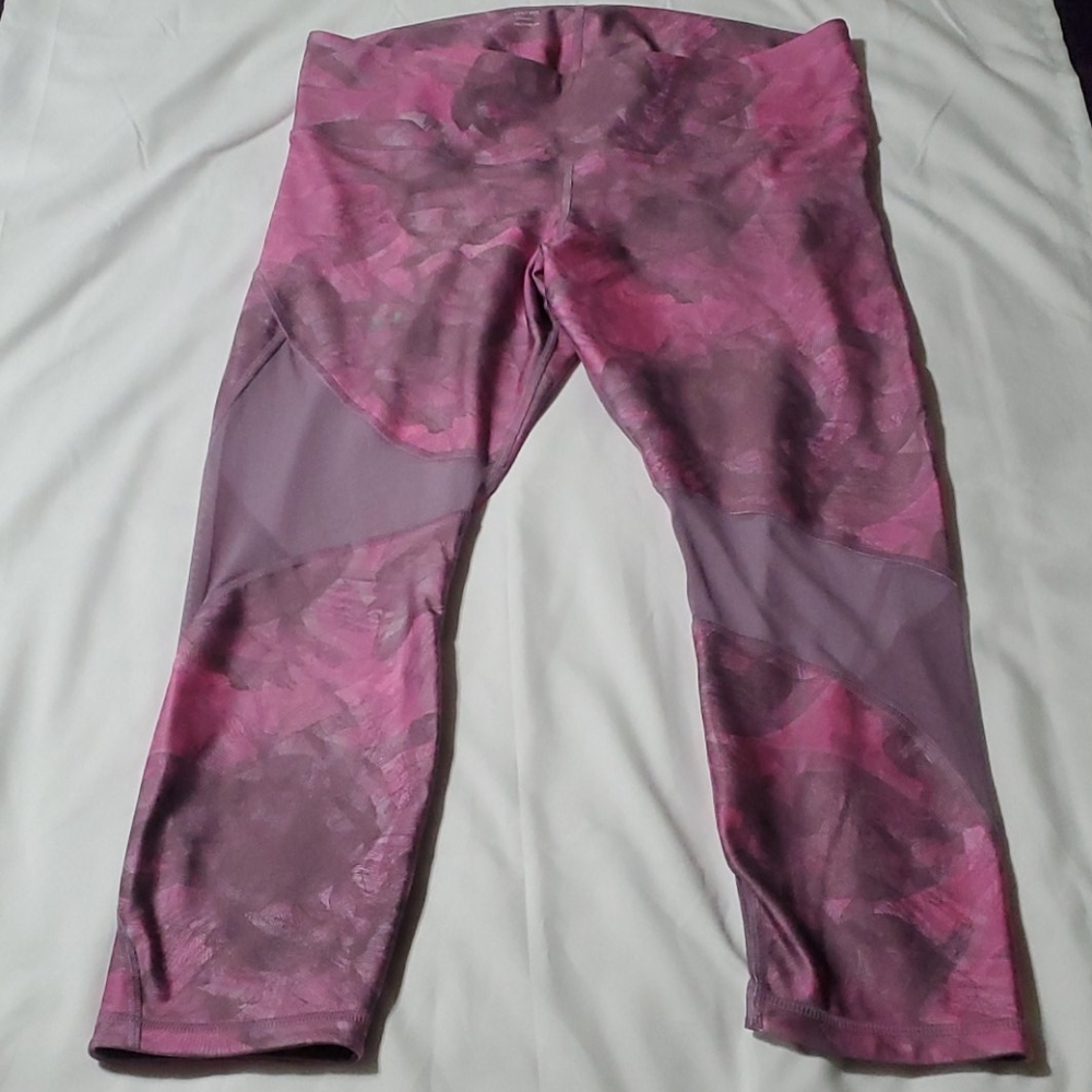 Under Armour crops size 2XLarge
